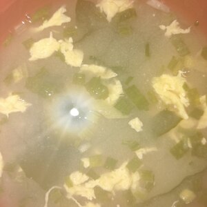 《節約簡単スープ》油揚げとふんわり卵の味噌汁